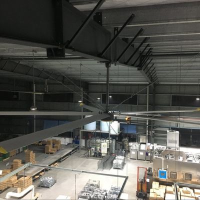 ভালো দাম স্থায়ী চৌম্বক মোটর 18FT 5.5M বড় শিল্প সিলিং ভ্যান অনলাইন
