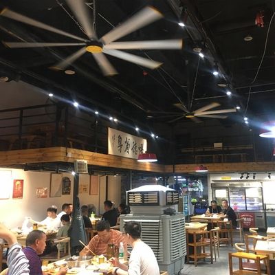 ভালো দাম 8FT ব্রাশহীন বাইরের রটার HVLS শিল্প সিলিং ফ্যান গুদাম ফার্ম রেস্তোঁরা জন্য অনলাইন